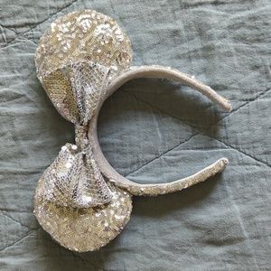 🤍🩶🤍Disneyland Resort Minnie Mouse Ears Silver Sequin Glitter Headband🤍🩶🤍